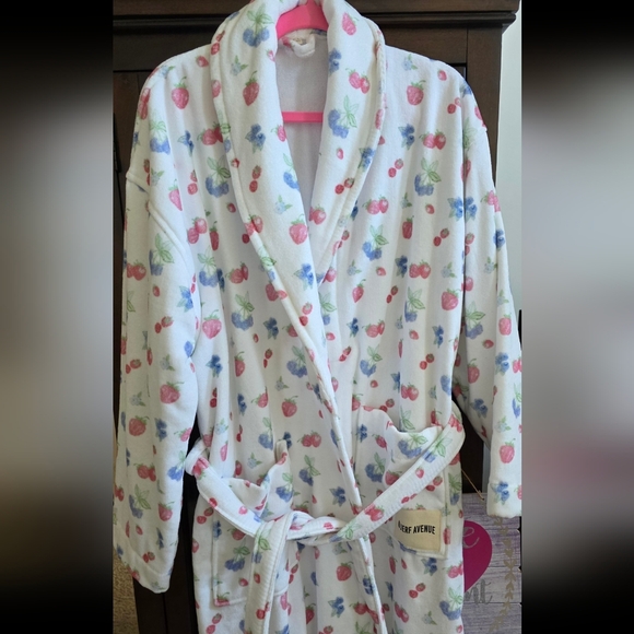 Djerf Avenue Summer Berries Robe - Picture 3 of 4